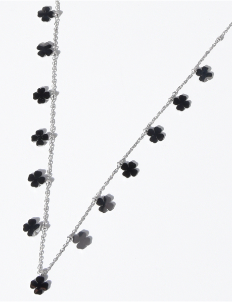 Halskette mit mehreren Kleeblattanhängern