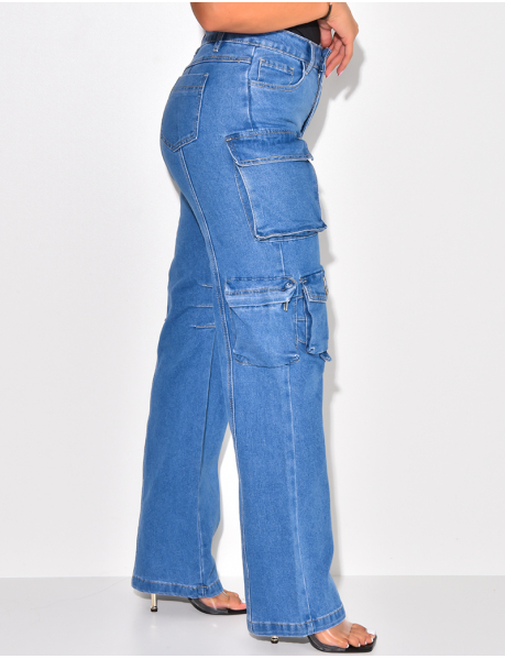 Wide cargo jeans with pockets