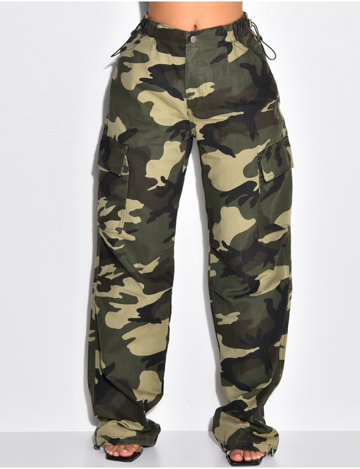 Pantalon parachute à poches cargo motif camouflage