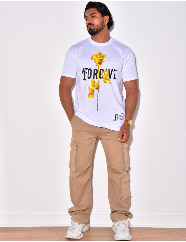 T-shirt "FORGIVE" avec une rose dorée
