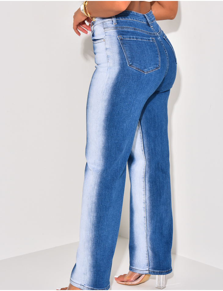 Straight fit stretchy jeans with marked wash