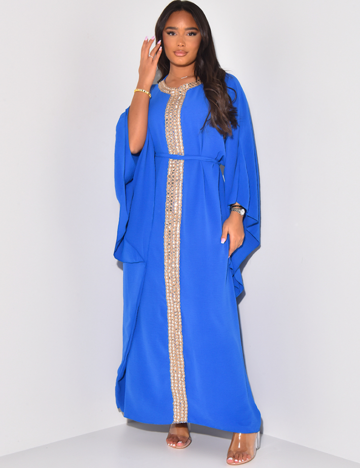 Eng anliegendes Abaya-Kleid mit Kordel- und Paillettenstickerei.