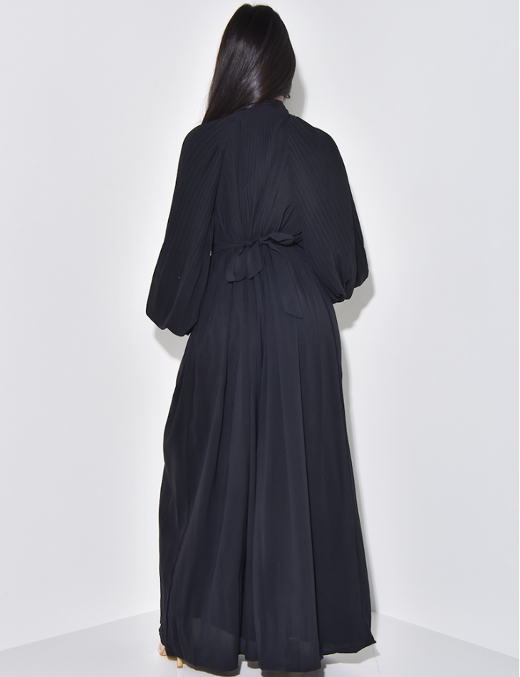 Langes, plissiertes Abaya-Kleid mit Gürtel