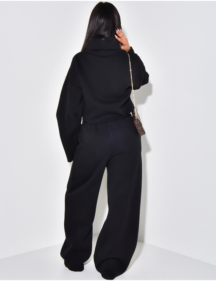 Jogging set with short high-neck sweatshirt and straight joggers