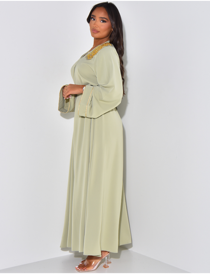 Abaya à perles dorées aux épaules & ceinture à la taille