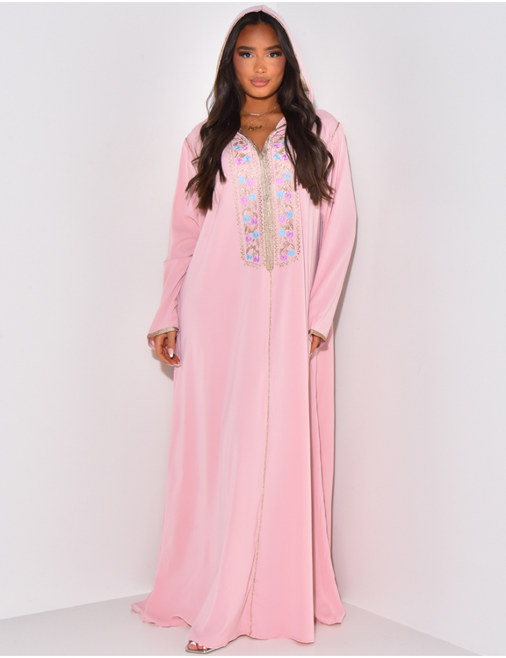 Abaya ample à broderies et capuche