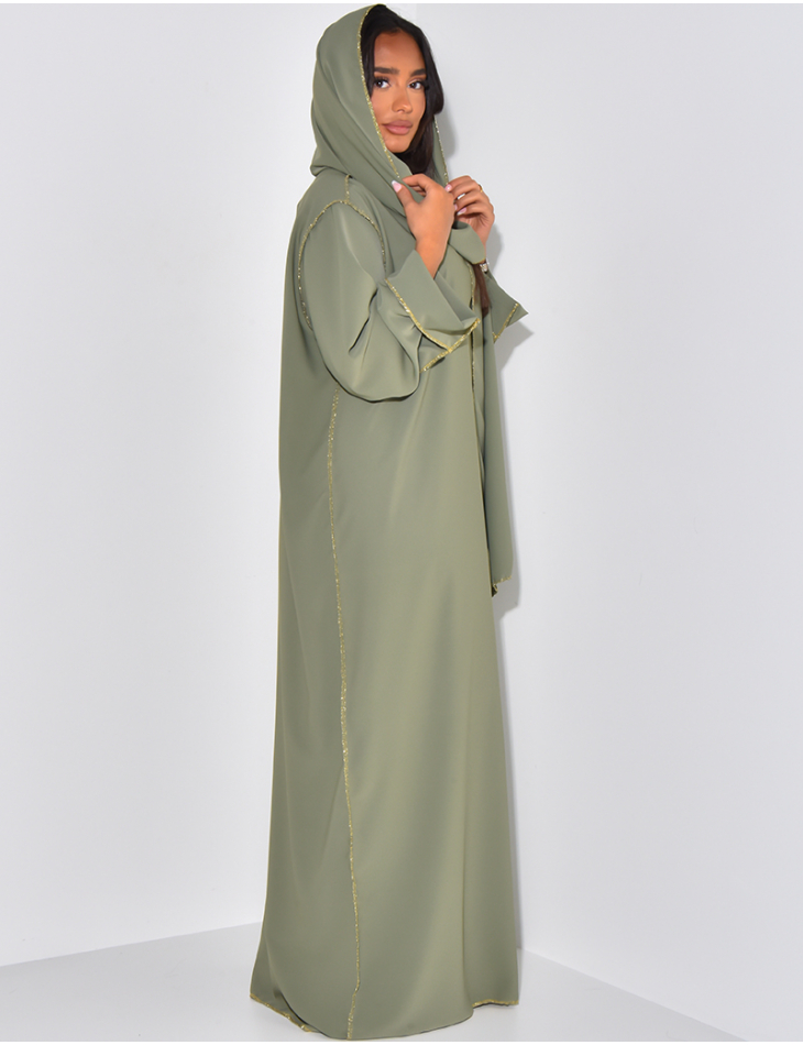 Robe abaya avec voile intégré et coutures dorées contrastantes