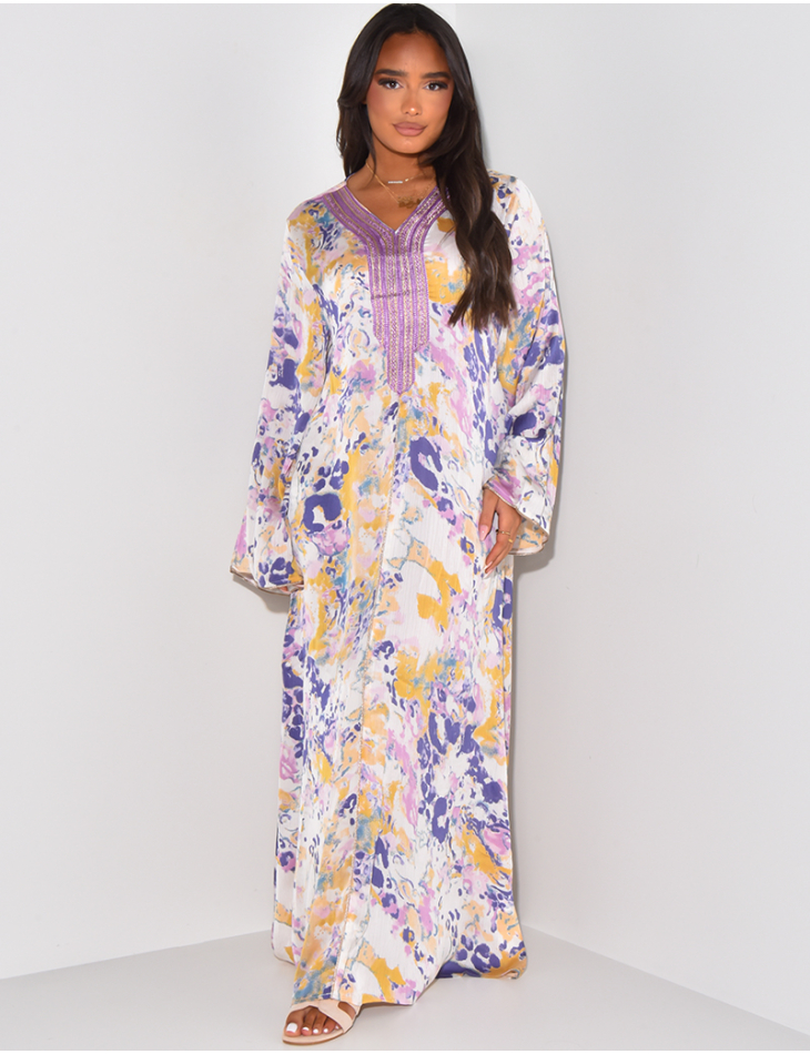 Printed flowing abaya with embroidered collar